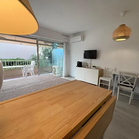 Climatise 2/3 Pers Proche Et Commerces, Balcon, Wi-fi, Parking Dispo - Fr-1-466a-7 * Saint-Raphael (Var)