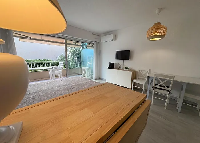 Climatise 2/3 Pers Proche Et Commerces, Balcon, Wi-fi, Parking Dispo - Fr-1-466a-7 * Saint-Raphaël