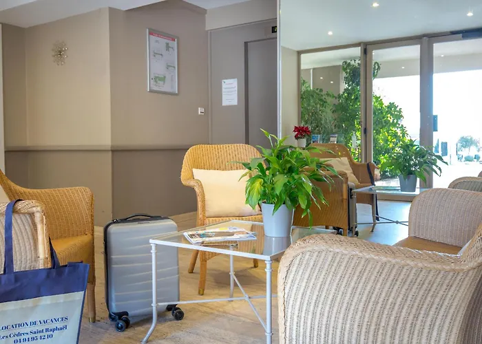 Climatise 2/3 Pers Proche Et Commerces, Balcon, Wi-fi, Parking Dispo - Fr-1-466a-7 * Saint-Raphael (Var)